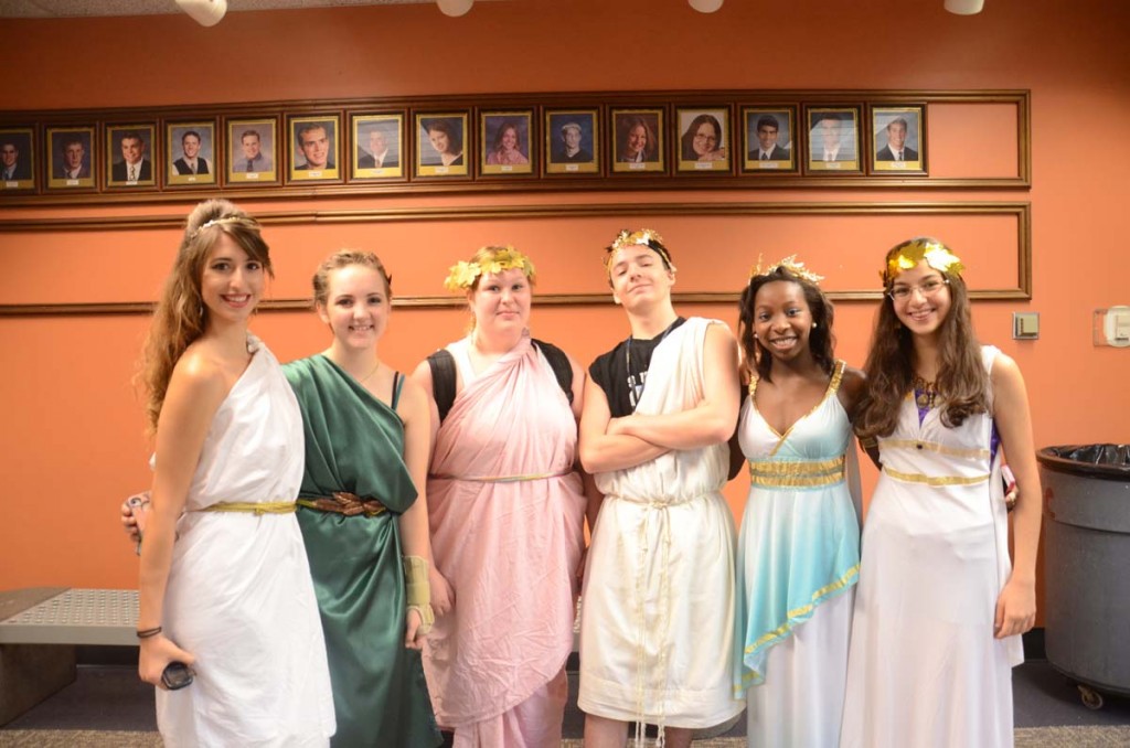 Spirit Week Thursday-Throwback/Toga Day